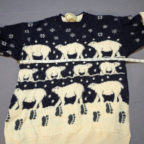 Simply Splendid Blue and White Polar Bear Crewneck Sweater Size S/M - Picture 4 of 7